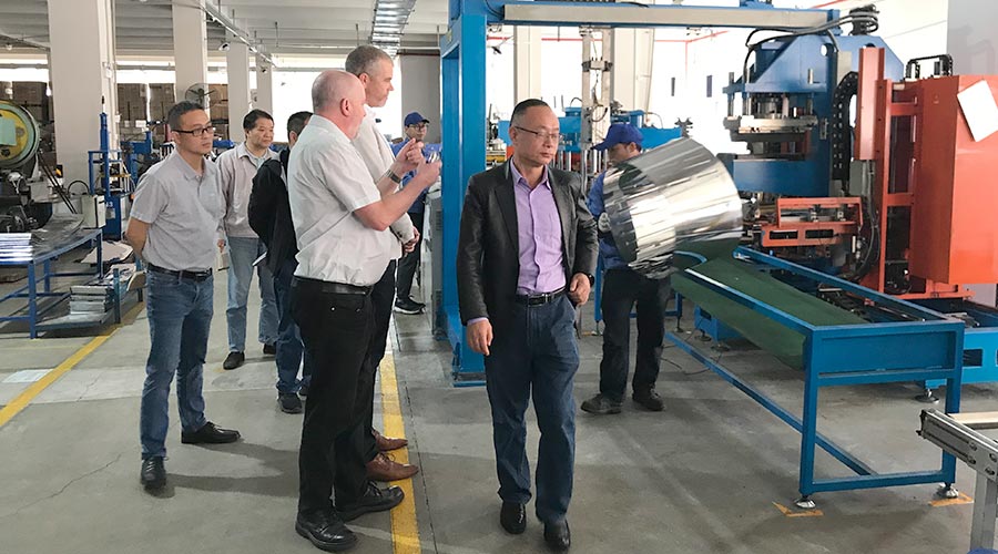 三年疫情后首訪！英國(guó)客戶(hù)Buyitdirec蒞臨金環(huán)電器視察