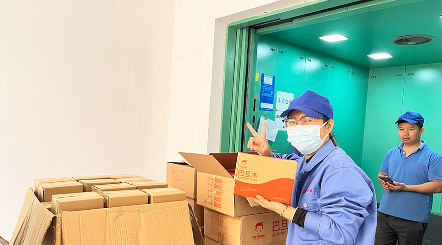 喜笑顏開(kāi)！三八婦女節(jié)  金環(huán)電器發(fā)放禮品暖人心